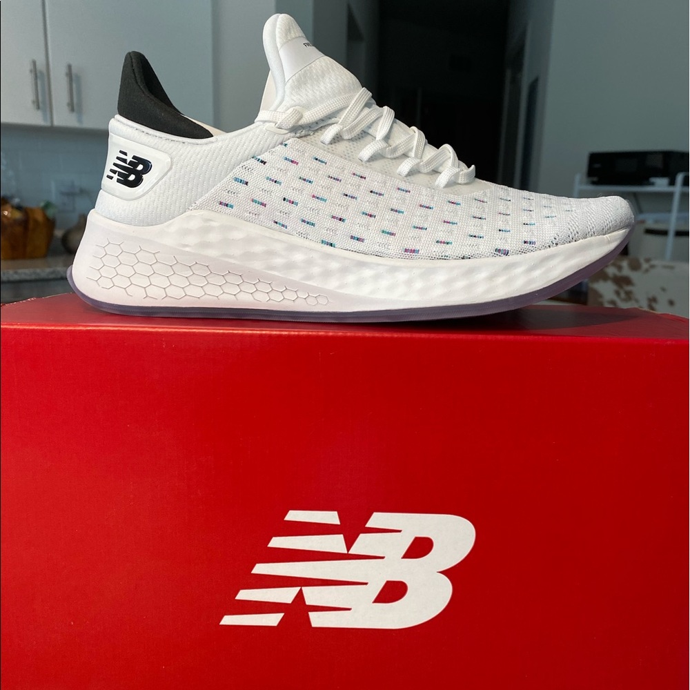 BRAND NEW NewBalance Wmns Runners WLZHKRW2